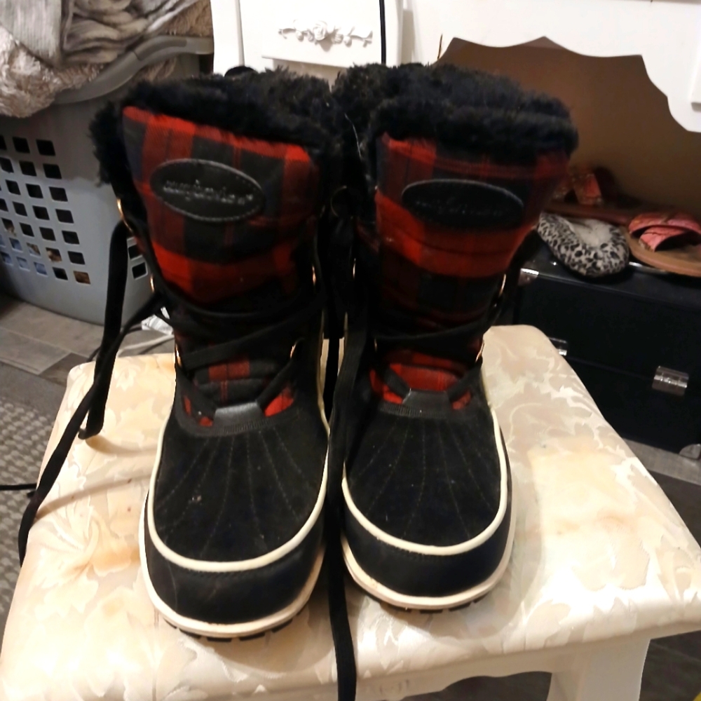 Ladies size 9 buffallo plaid winter snow boots